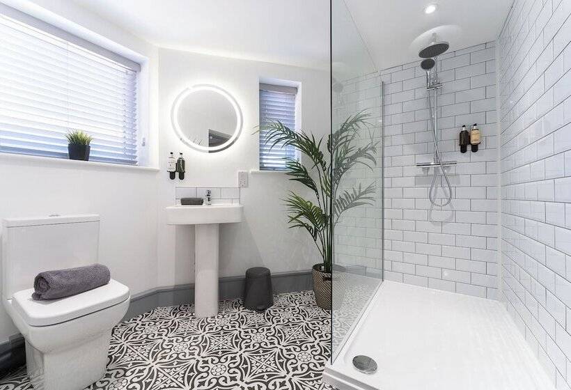 تختخواب و صبحانه The Madison