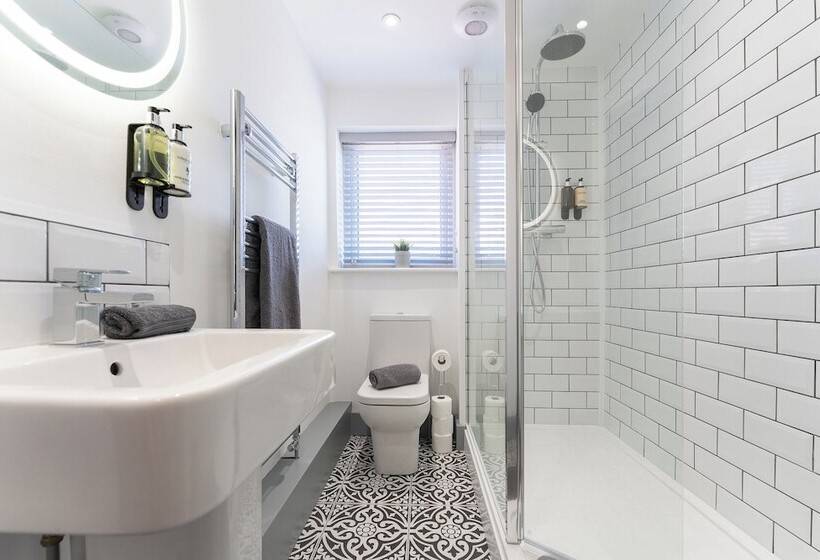 تختخواب و صبحانه The Madison