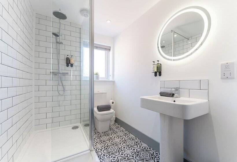 تختخواب و صبحانه The Madison