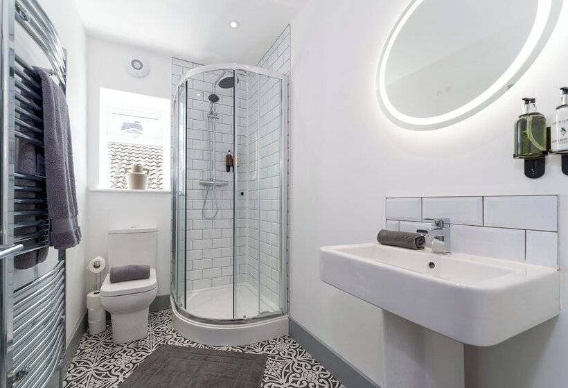 تختخواب و صبحانه The Madison