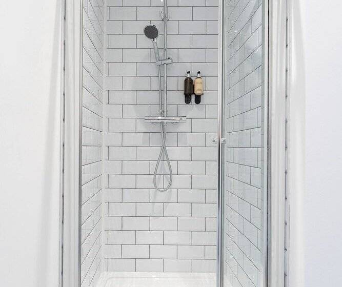 تختخواب و صبحانه The Madison