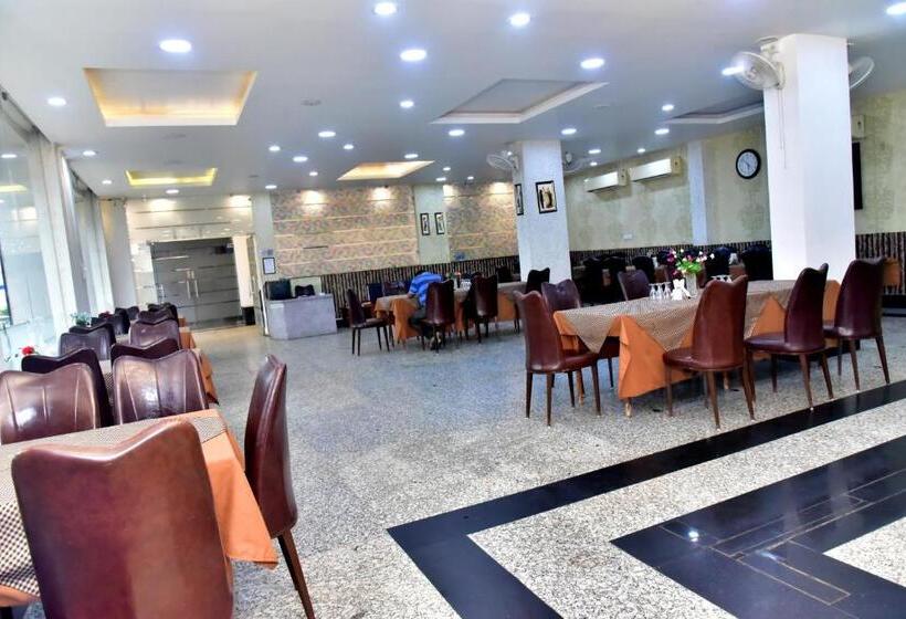 فندق Suraj Palace