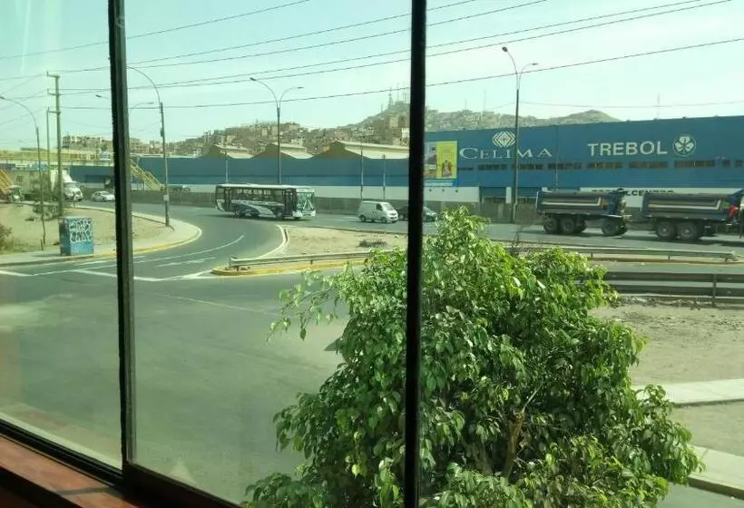 پانسیون Hostal Residencial Mochica