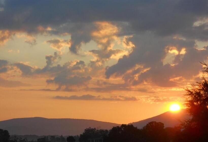 Piney Hill B & B And Cottages