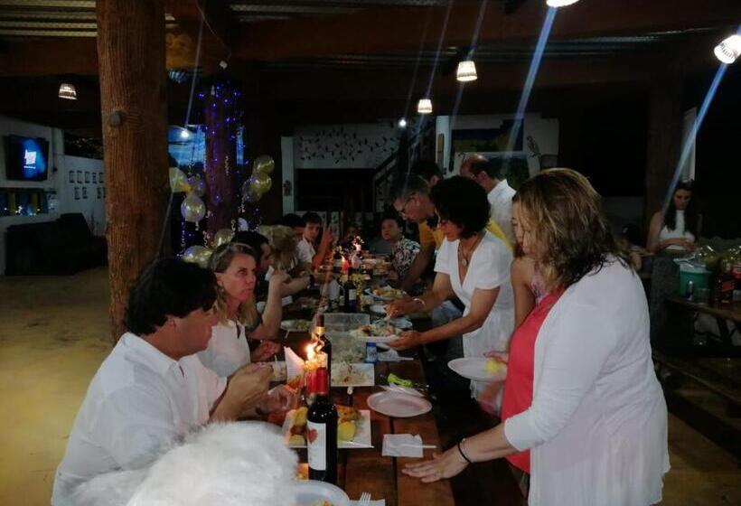 پانسیون Hostal Luz De Luna