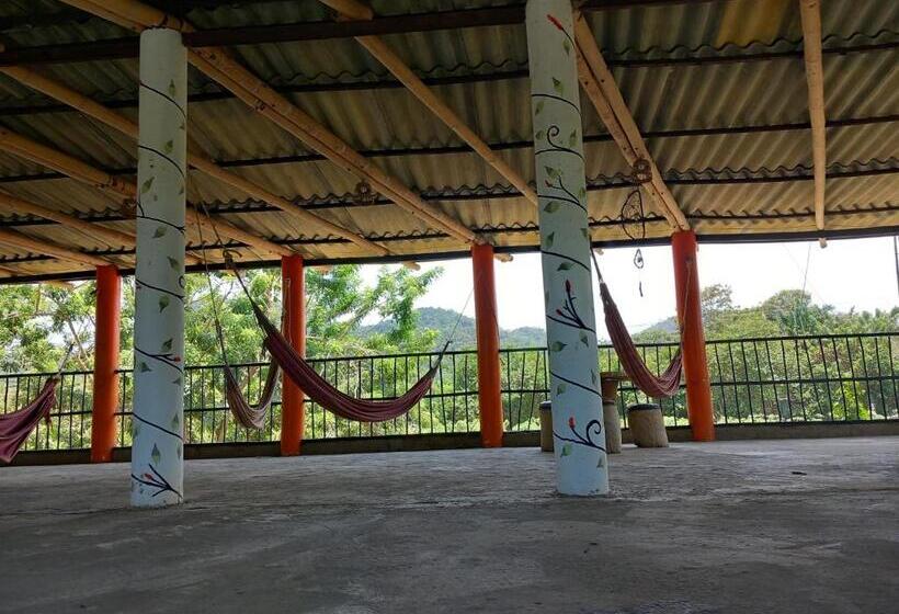 پانسیون Hostal Luz De Luna