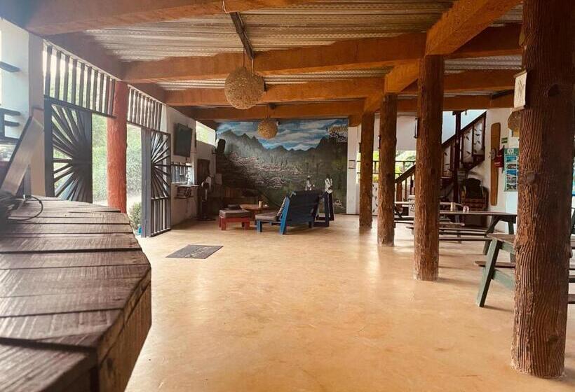 پانسیون Hostal Luz De Luna