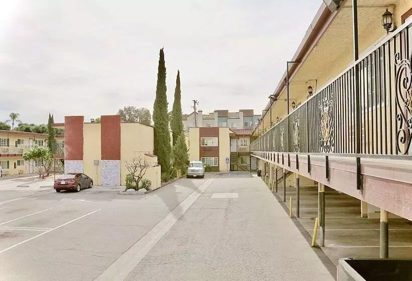 Retkeilymaja Norwalk Inn & Suites