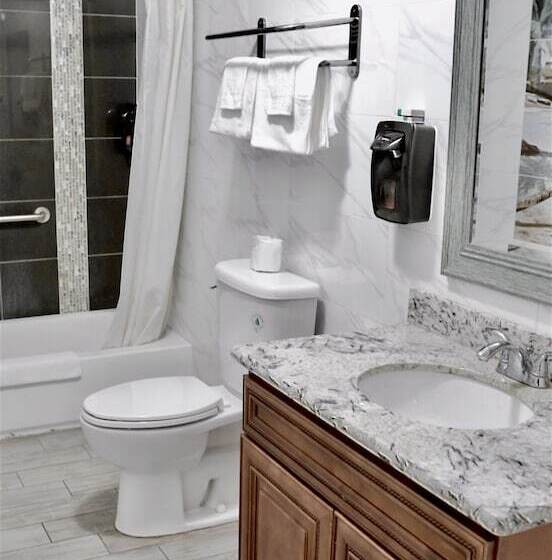 Общежитие Norwalk Inn & Suites