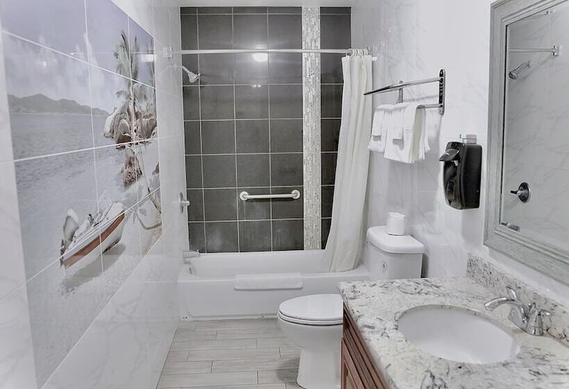 Общежитие Norwalk Inn & Suites