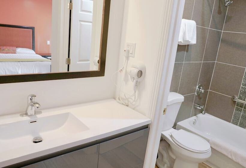 Общежитие Norwalk Inn & Suites