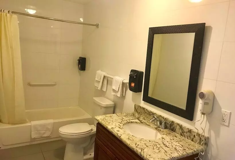 Retkeilymaja Norwalk Inn & Suites