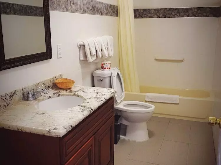 Retkeilymaja Norwalk Inn & Suites