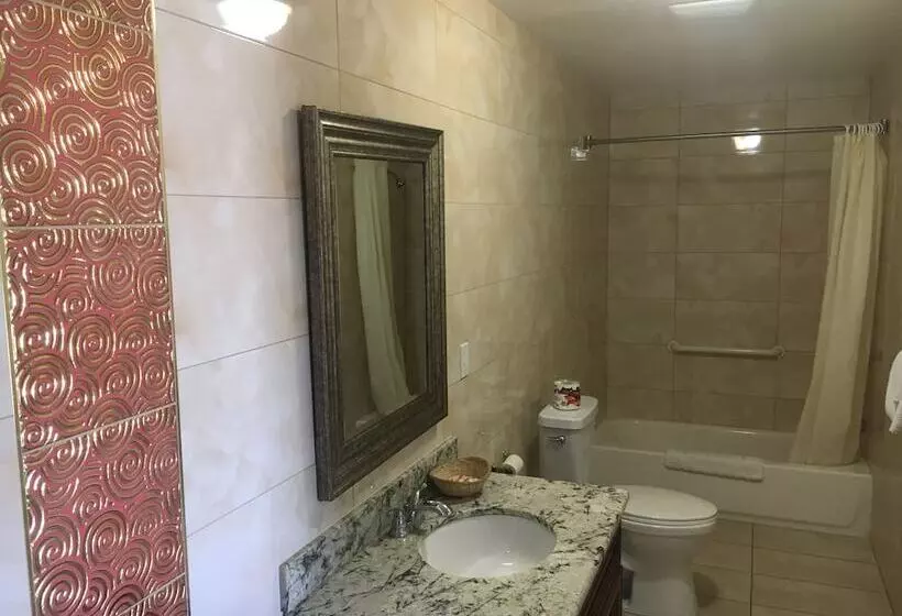 Retkeilymaja Norwalk Inn & Suites