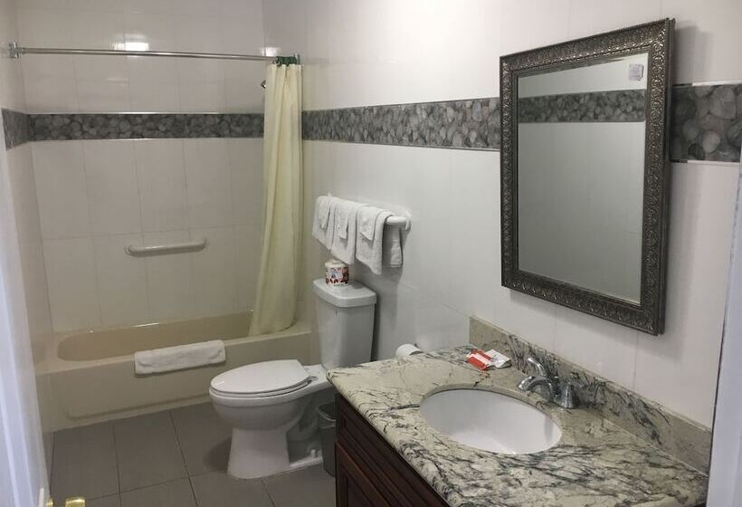 Общежитие Norwalk Inn & Suites