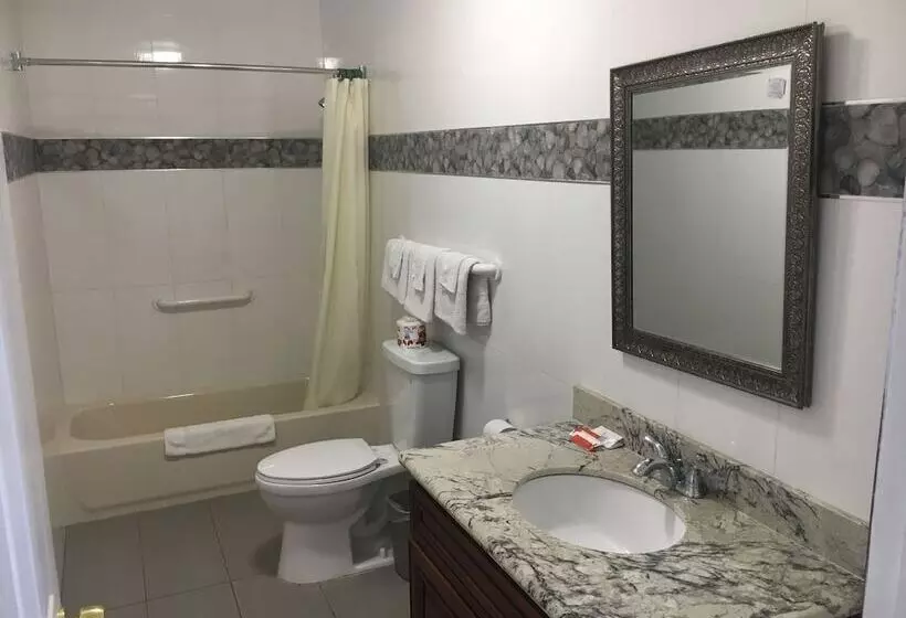 Retkeilymaja Norwalk Inn & Suites