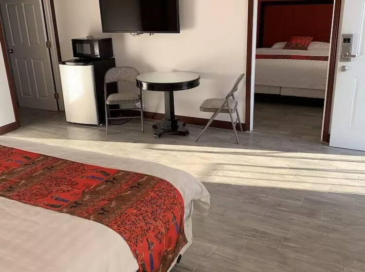 Retkeilymaja Norwalk Inn & Suites