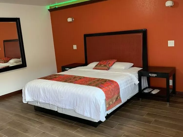 Retkeilymaja Norwalk Inn & Suites