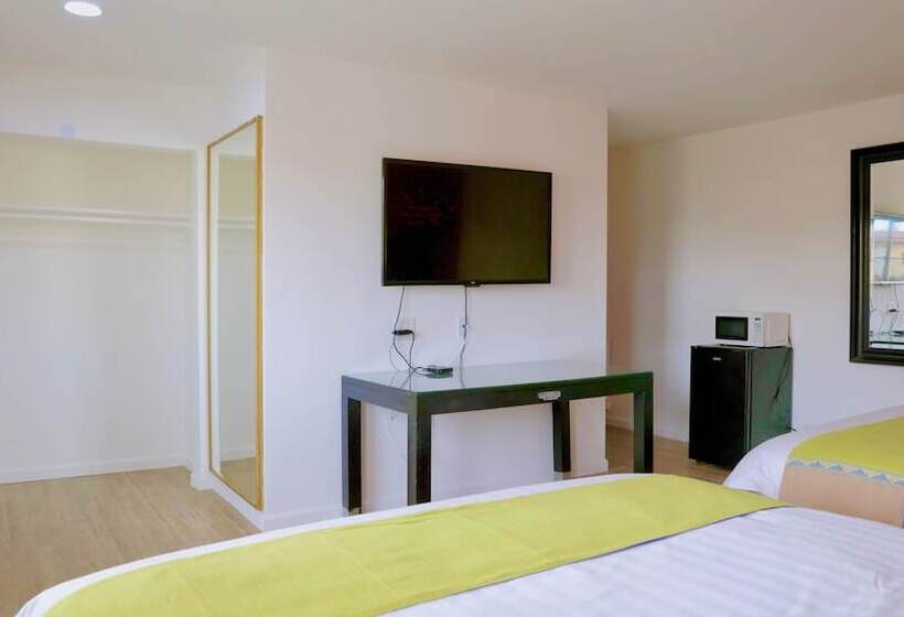 Общежитие Norwalk Inn & Suites