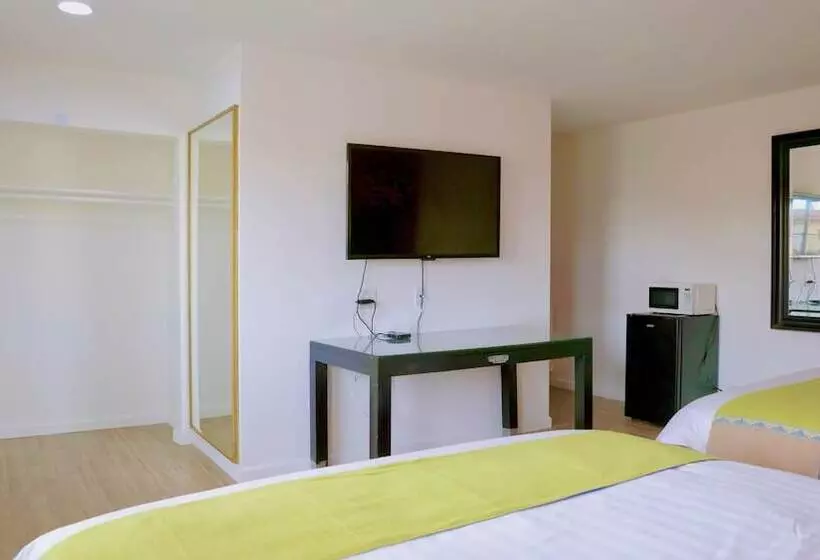 Retkeilymaja Norwalk Inn & Suites