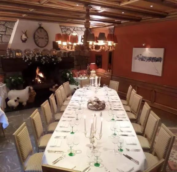 ホテル Hôtel Restaurant Erckmann Chatrian