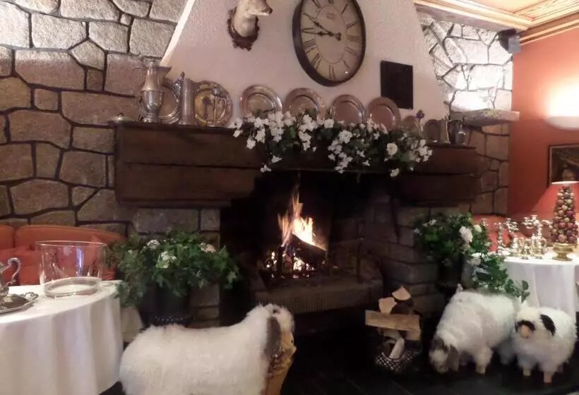 ホテル Hôtel Restaurant Erckmann Chatrian