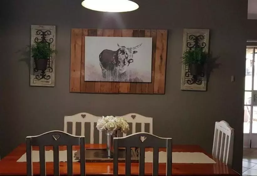 ホテル Little Farm Cottage