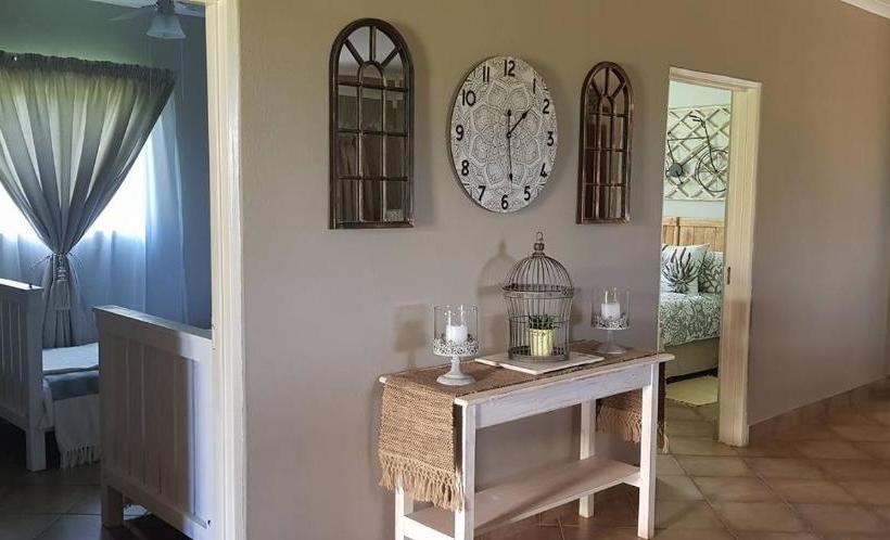 Hotelli Little Farm Cottage