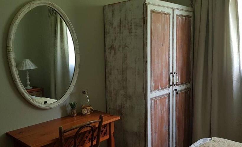 Hotelli Little Farm Cottage