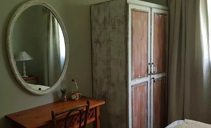 ホテル Little Farm Cottage