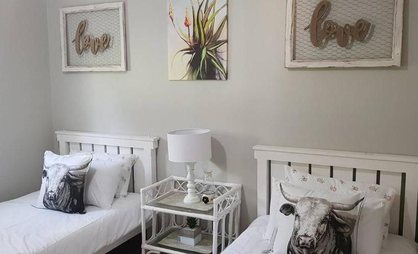 Hotelli Little Farm Cottage