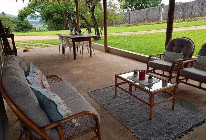 Hotelli Little Farm Cottage