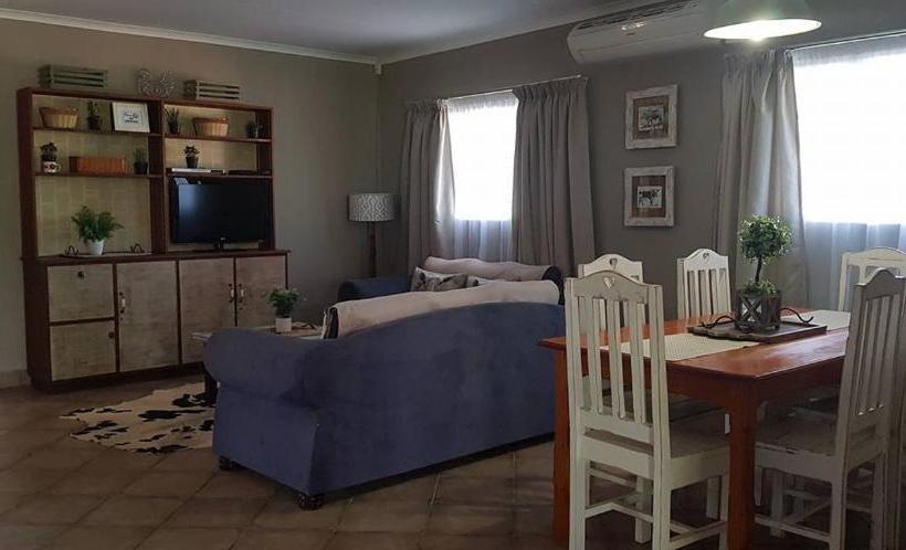 Hotelli Little Farm Cottage