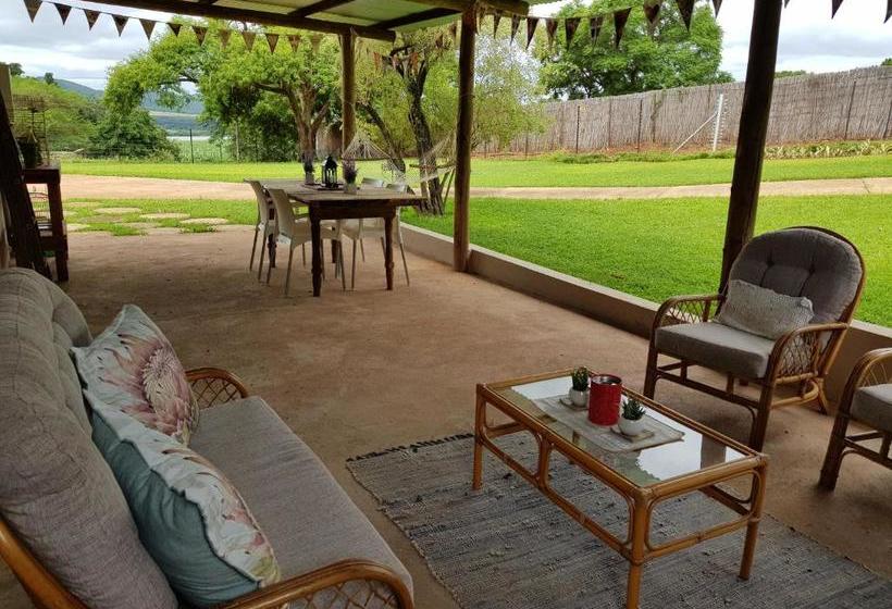 Hotelli Little Farm Cottage