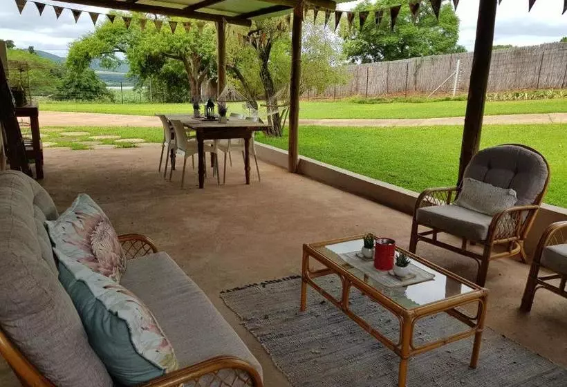 ホテル Little Farm Cottage