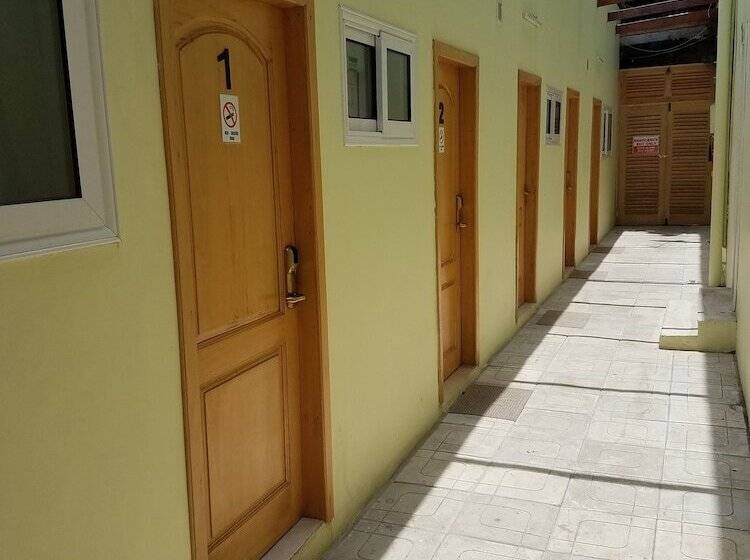 פנסיון Sharp Guesthouse