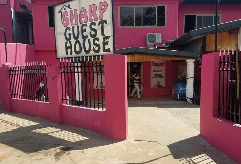 פנסיון Sharp Guesthouse