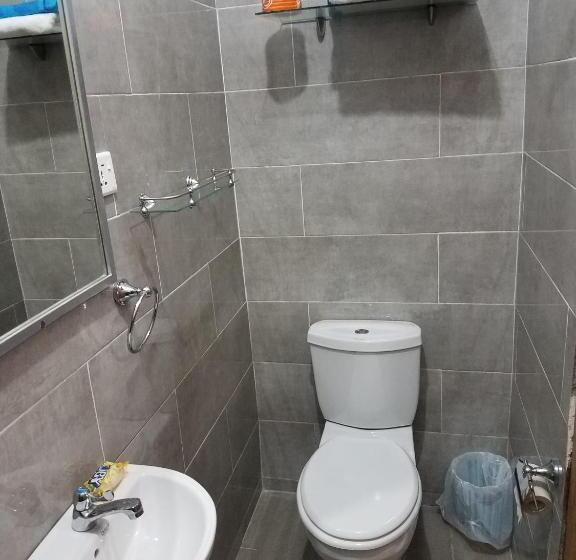 פנסיון Sharp Guesthouse