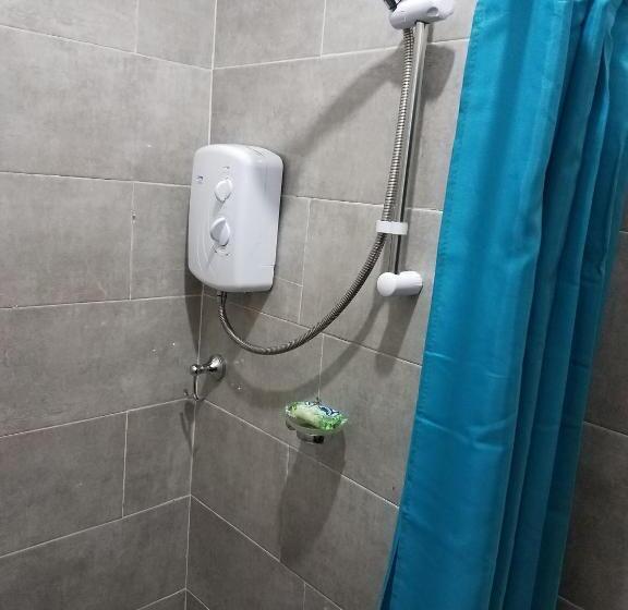 פנסיון Sharp Guesthouse