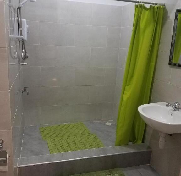 פנסיון Sharp Guesthouse