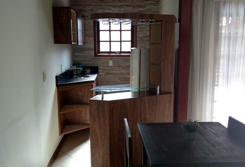 Pousada Flor Do Jambeiro   Hostel