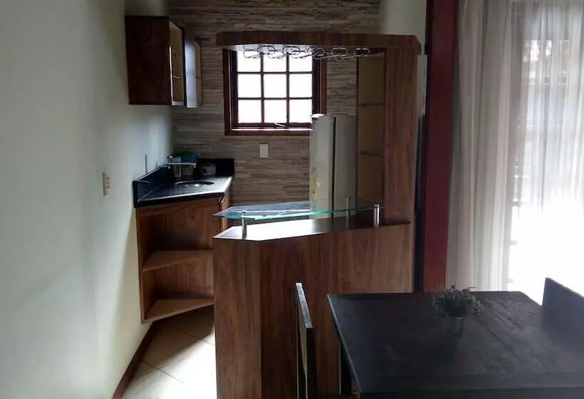 Pousada Flor Do Jambeiro   Hostel
