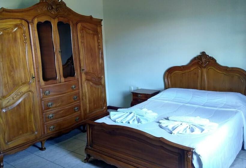 Pousada Flor Do Jambeiro   Hostel