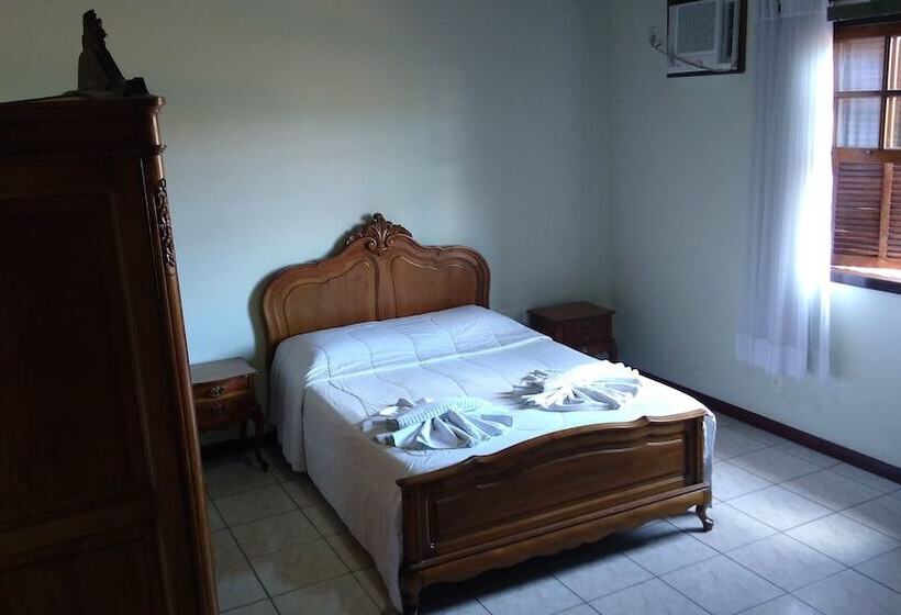 Pousada Flor Do Jambeiro   Hostel