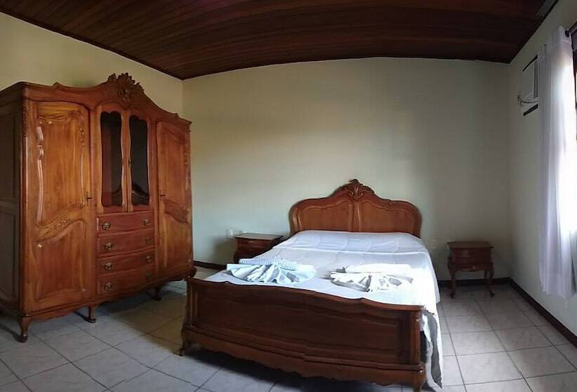 Pousada Flor Do Jambeiro   Hostel