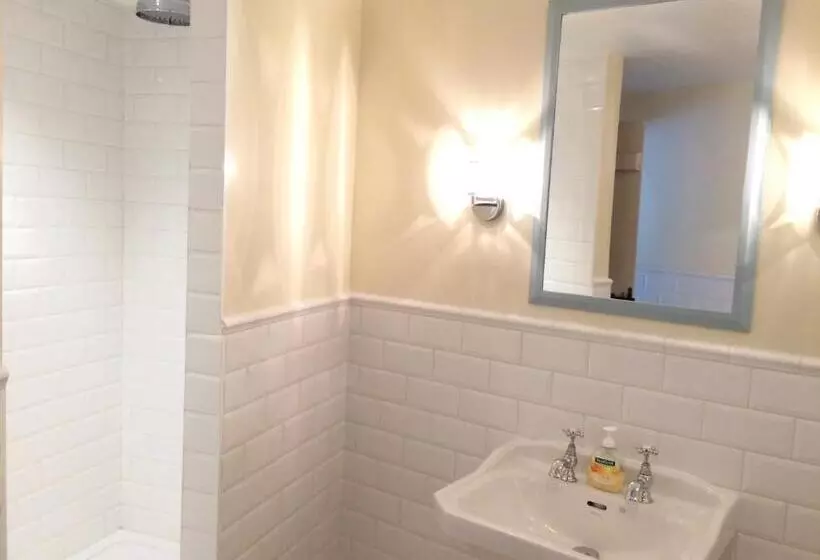 Majatalo Bank Ground Farm