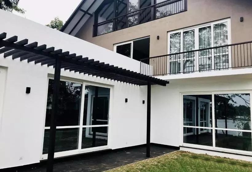 پانسیون Villa On The Edge