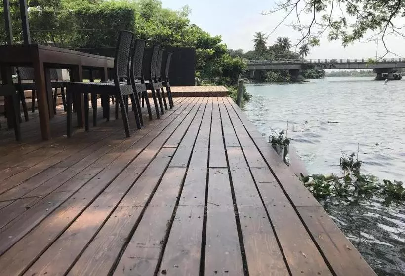 پانسیون Villa On The Edge