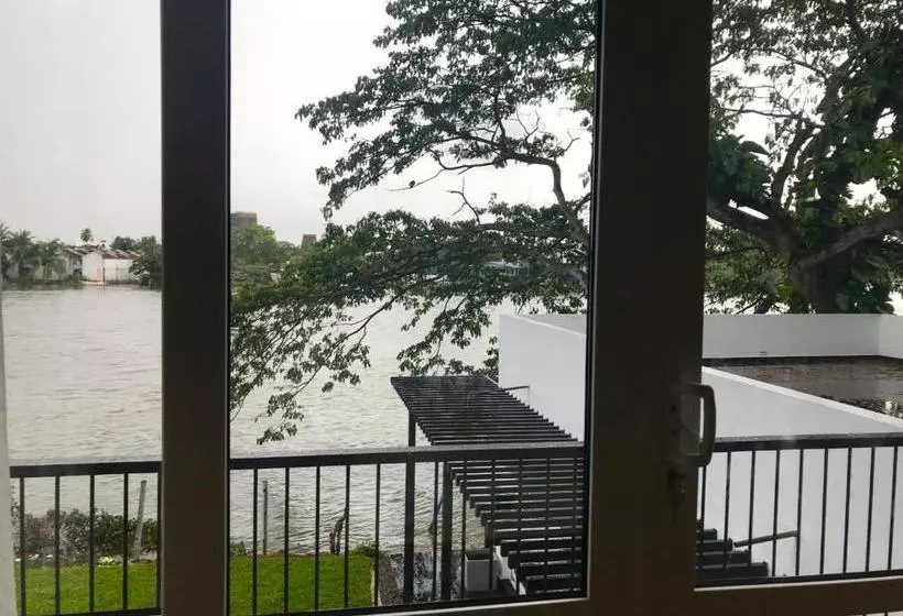 پانسیون Villa On The Edge