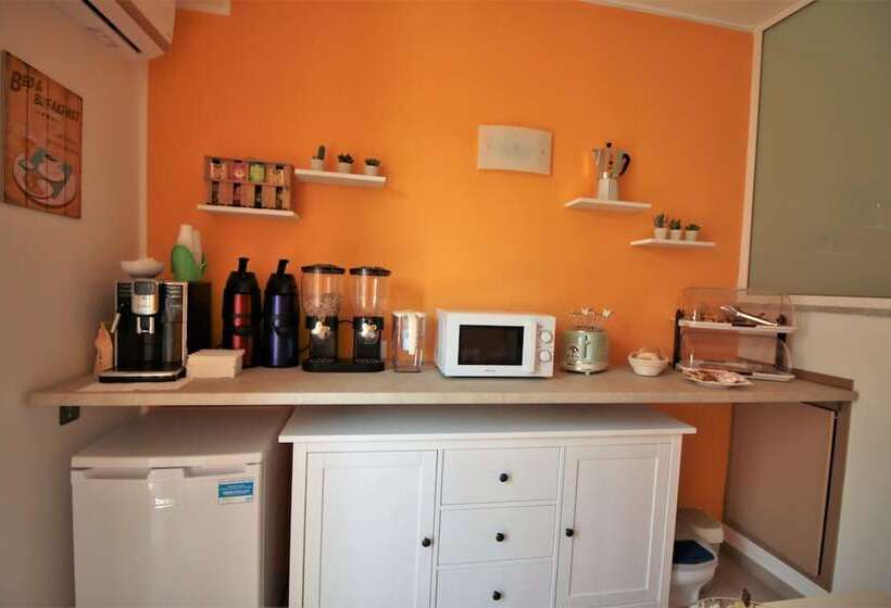 تختخواب و صبحانه La Rosatea Rooms